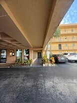 9370 SW 8th St in Boca Raton, FL - Building Photo