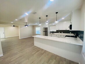 521 Vine Ave in McAllen, TX - Building Photo - Building Photo