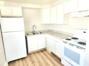 6911 W 24th Ave in Edgewater, CO - Building Photo - Building Photo