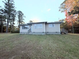 3002 Lawrence Rd in West Columbia, SC - Building Photo