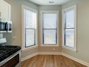 359 W Dickens Ave, Unit 4 in Chicago, IL - Building Photo - Building Photo
