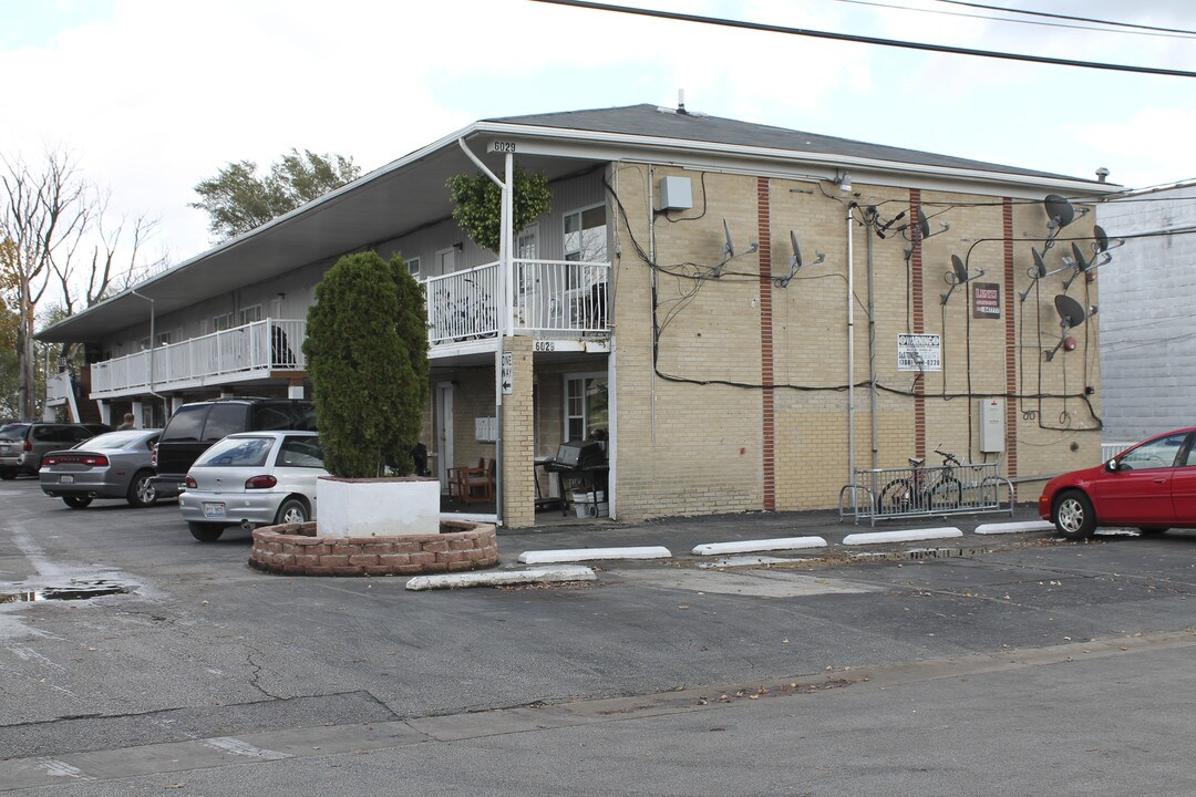 6029 Lenzi Ave in La Grange, IL - Foto de edificio