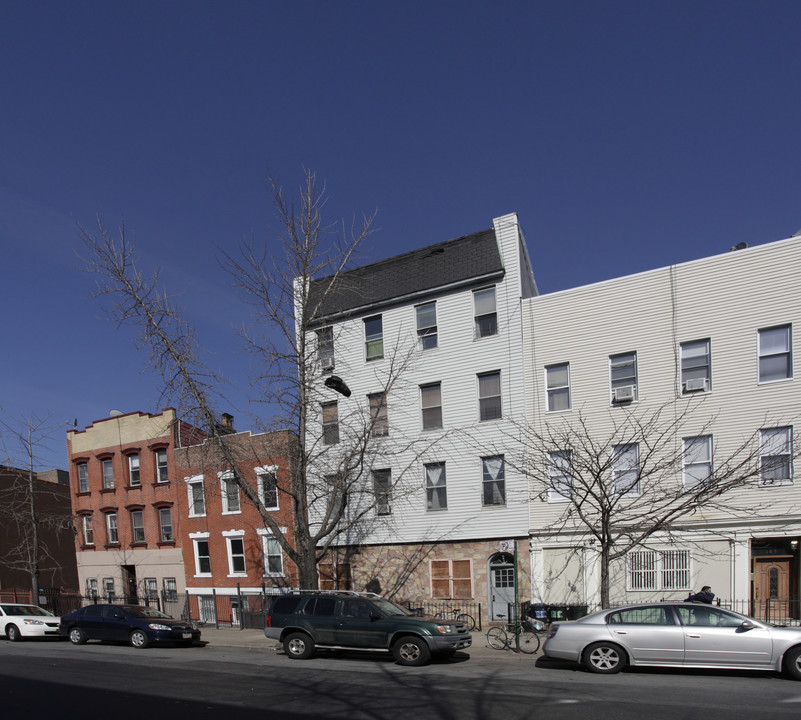 181-183 Montrose Ave in Brooklyn, NY - Building Photo