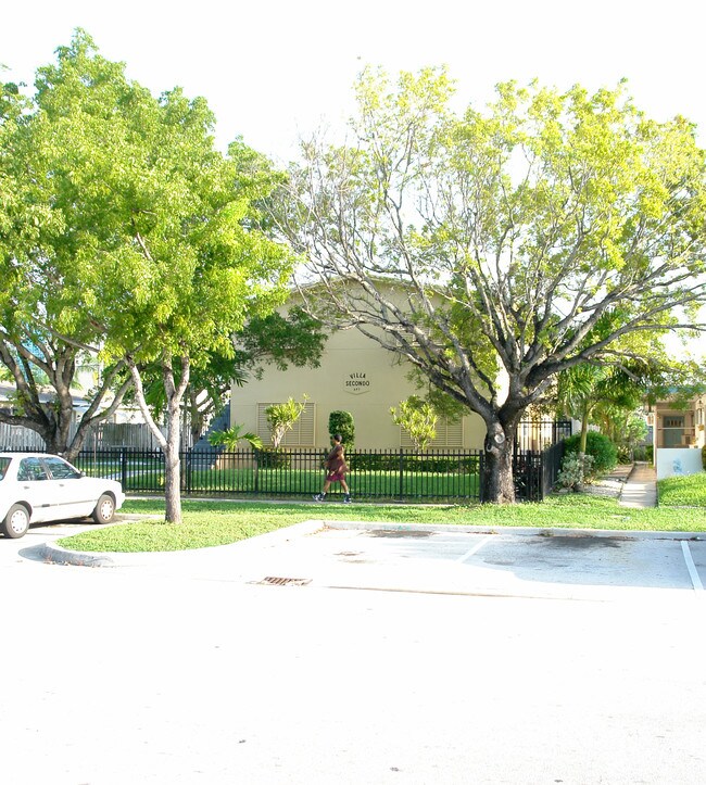 1931 NE 168th St in Miami, FL - Building Photo - Building Photo