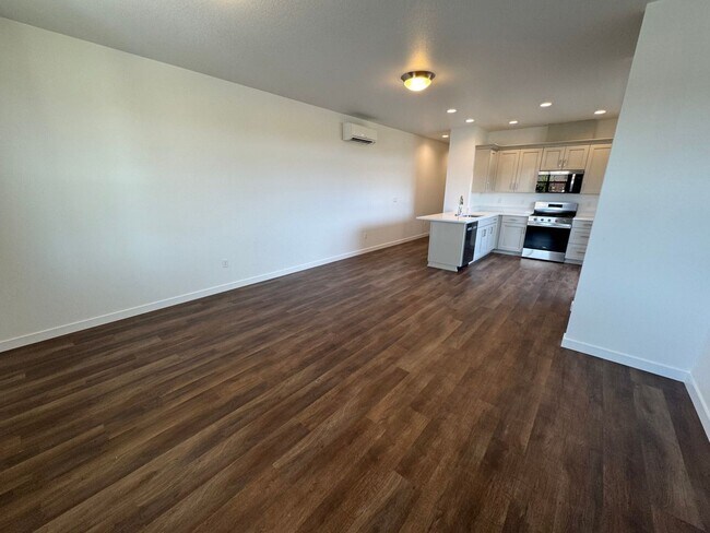 1426 SE Hankel St in Dallas, OR - Building Photo - Building Photo