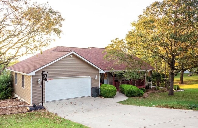 property at 437 Zinnia Ln