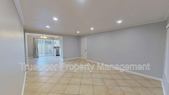 35 Streamwood in Irvine, CA - Building Photo - Building Photo