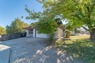 3120 Shadybrook Dr in Midwest City, OK - Building Photo - Building Photo