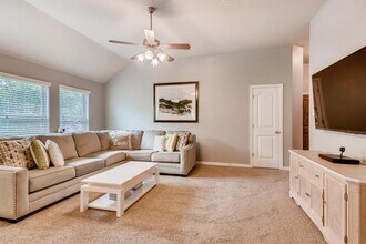 720 Ann Taylor Dr in Austin, TX - Building Photo - Building Photo
