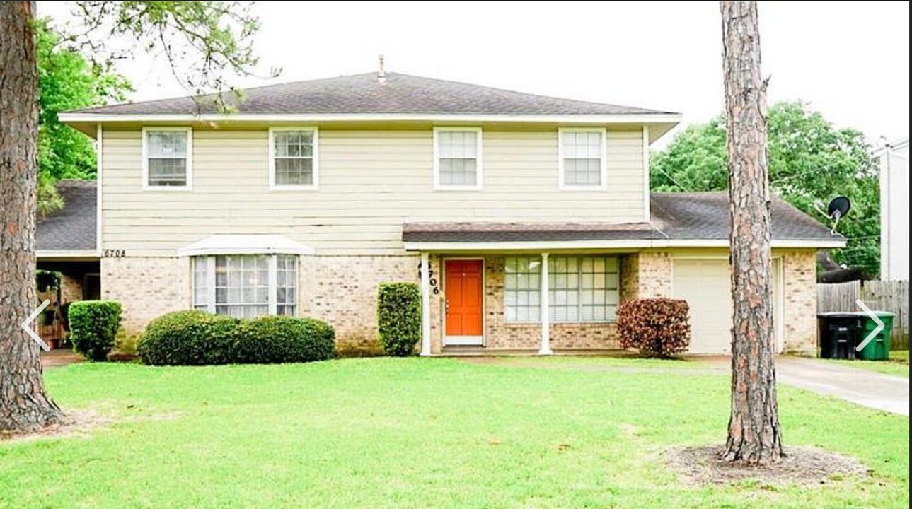 6710 Biggs Ct in Houston, TX - Building Photo