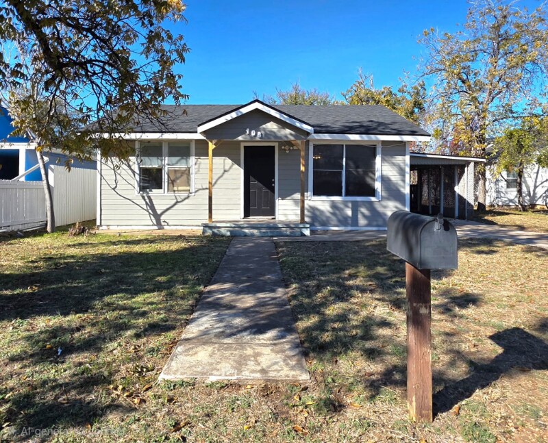 108 W 27th St in San Angelo, TX - Building Photo