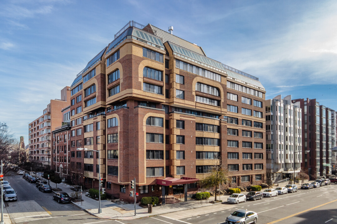 Park Princess/Logan Park in Washington, DC - Building Photo