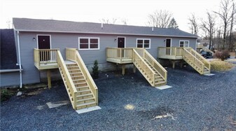 34 8th St in Wind Gap, PA - Building Photo