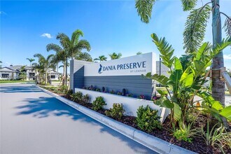 4941 Peacock Wy in Dania Beach, FL - Building Photo - Building Photo