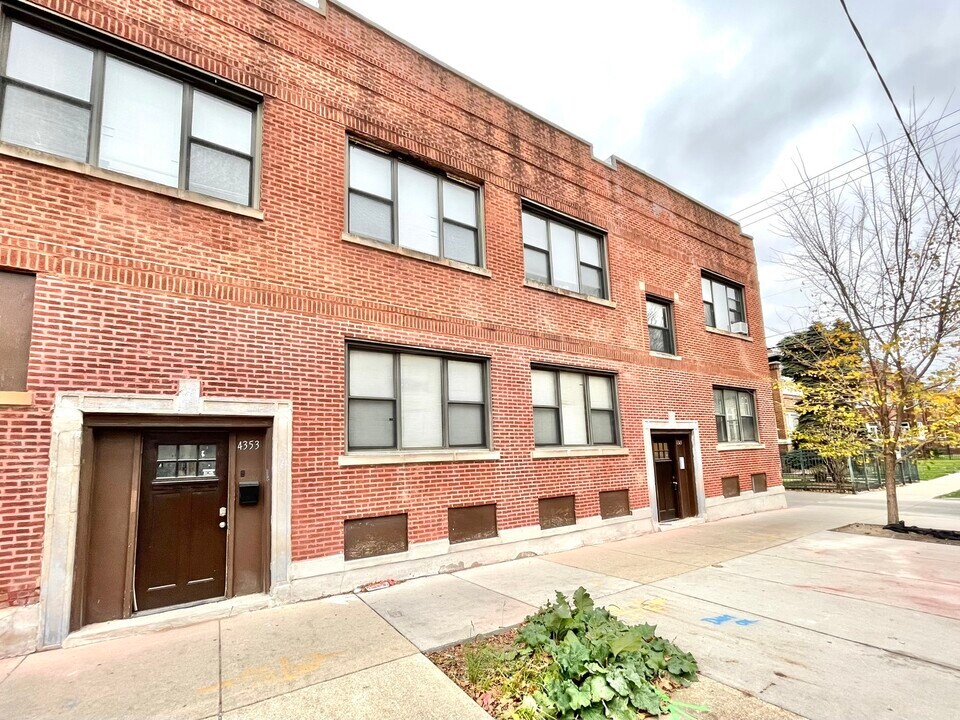 4349 N Spaulding Ave in Chicago, IL - Building Photo