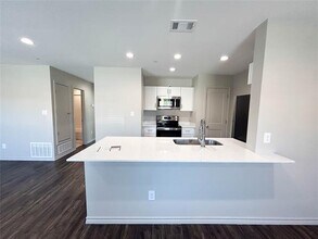 1203 N Clay St in Ennis, TX - Building Photo - Building Photo