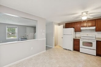 5 Woodvale Ct in Sanford, ME - Building Photo - Building Photo