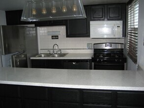 1980 Huntington Blvd in Hoffman Estates, IL - Building Photo - Building Photo