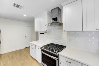 6465 Ivarene Ave in Los Angeles, CA - Building Photo - Building Photo