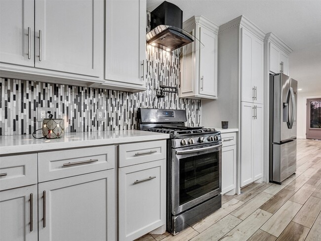 property at 667 Edgebrook Dr