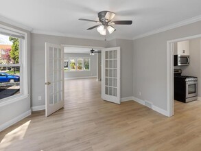 3237 Hennepin Ave in Minneapolis, MN - Building Photo - Building Photo