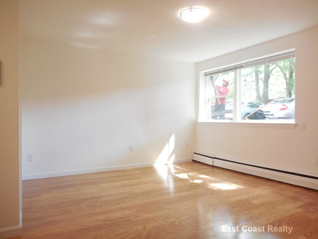 14 Marion St-Unit -303 in Brookline, MA - Foto de edificio - Building Photo