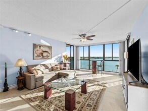 7100 Sunshine Skyway Ln S in St. Petersburg, FL - Building Photo - Building Photo