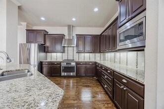 6646 DeLeon St in Irving, TX - Building Photo - Building Photo