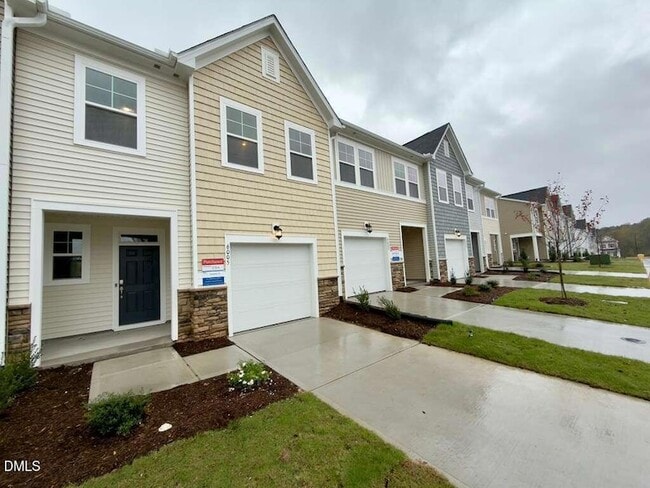 6005 Grey Colt Wy, Unit 197 in Durham, NC - Building Photo - Building Photo