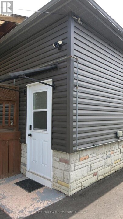 639 Third St in Mississauga, ON - Building Photo