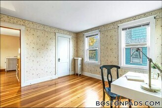 22 Gloucester St in Arlington, MA - Building Photo - Building Photo