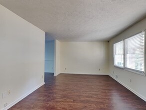 105 Feldwood Pines St in College Park, GA - Building Photo - Building Photo