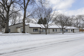 Henry Courts in Bloomington, MN - Building Photo - Building Photo