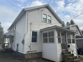 61 Seneca St in Baldwinsville, NY - Building Photo