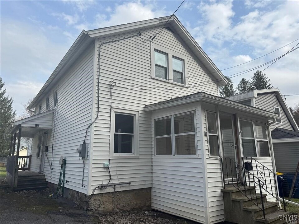 61 Seneca St in Baldwinsville, NY - Building Photo