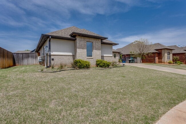 649 NE 105th St in Oklahoma City, OK - Building Photo - Building Photo