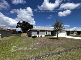 225 SW Grove Ave in Port St. Lucie, FL - Building Photo
