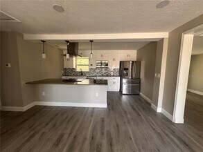 2104 N Allendale Ave in Sarasota, FL - Building Photo - Building Photo