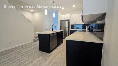 438 Carringvue Grv NW in Calgary, AB - Building Photo - Building Photo