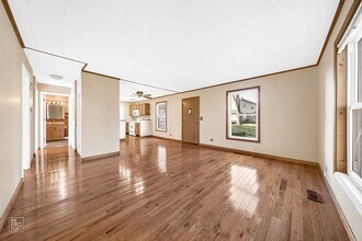 336 Russet Way in Vernon Hills, IL - Building Photo - Building Photo