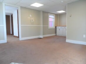 130 Park St, Unit 2 in North Reading, MA - Foto de edificio - Building Photo