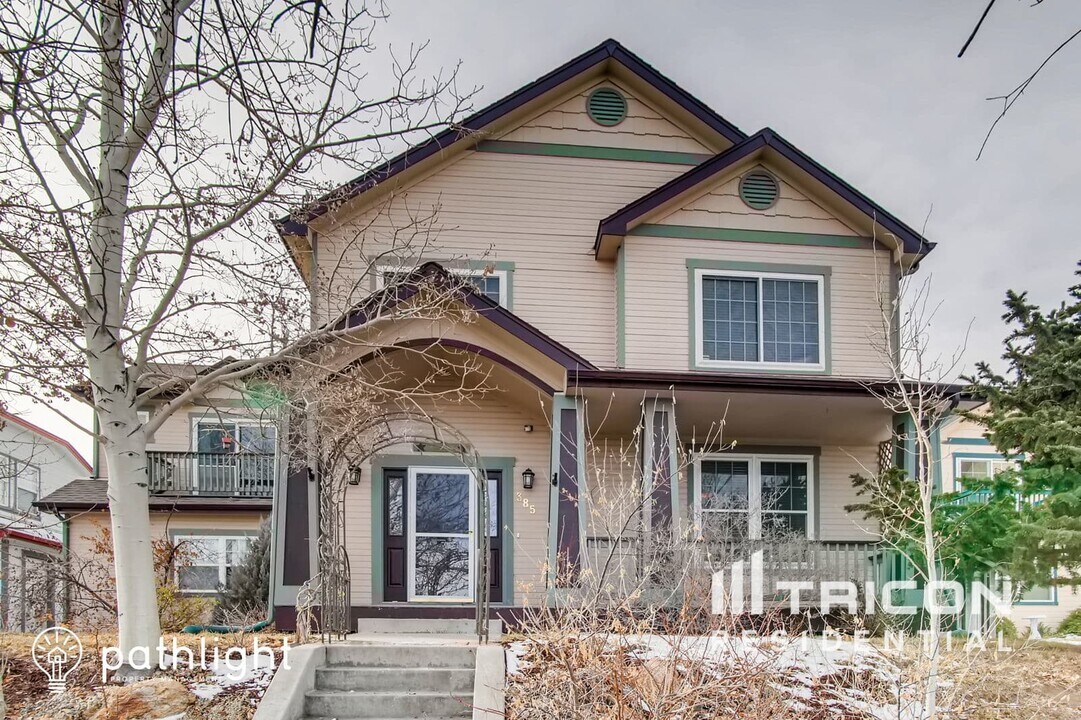 385 Longspur Dr in Brighton, CO - Building Photo