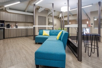 Huntington Creek Apartments in Huntington Beach, CA - Building Photo - Interior Photo