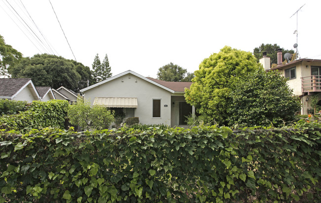 761 Partridge Ave in Menlo Park, CA - Foto de edificio - Building Photo