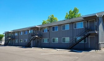 810 18th Ave SW in Albany, OR - Building Photo