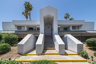 Palm Canyon Villas in Palm Springs, CA - Building Photo - Building Photo