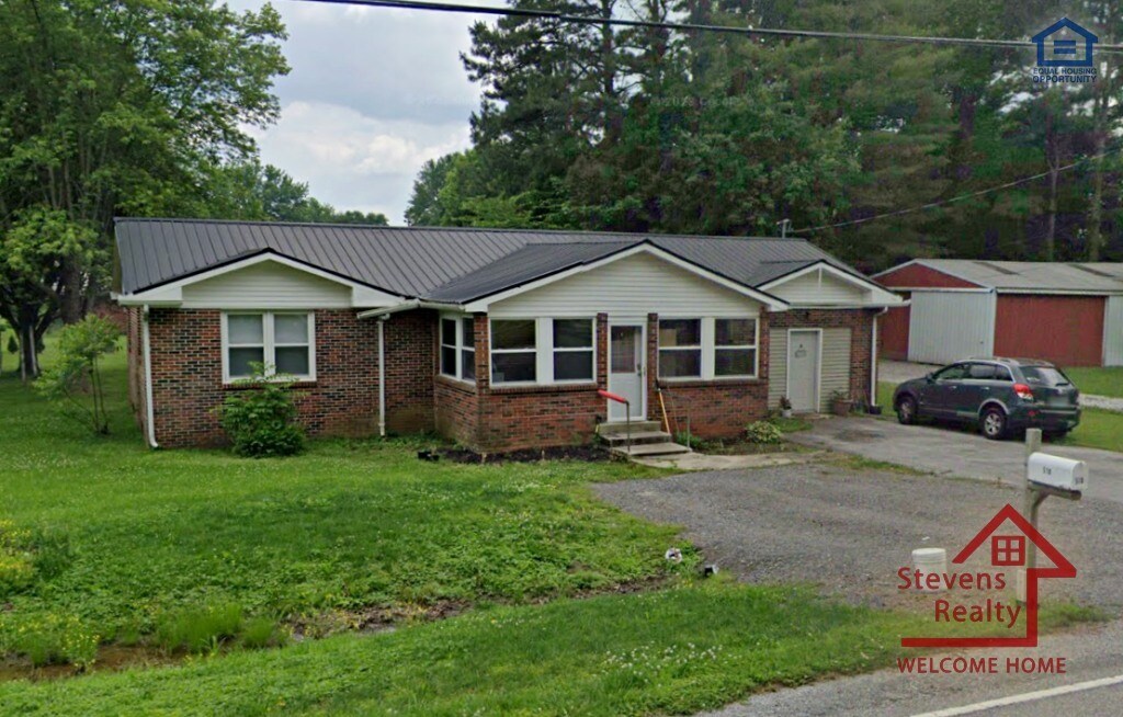 512 W Maple St in Morrison, TN - Building Photo