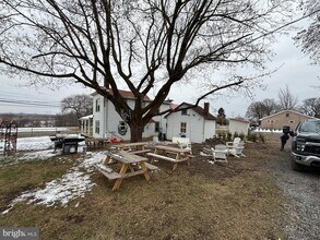 937 Main St in Mohrsville, PA - Building Photo - Building Photo