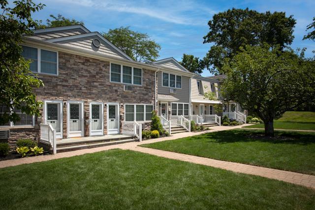 Fairfield Village At Commack in Commack, NY - Foto de edificio
