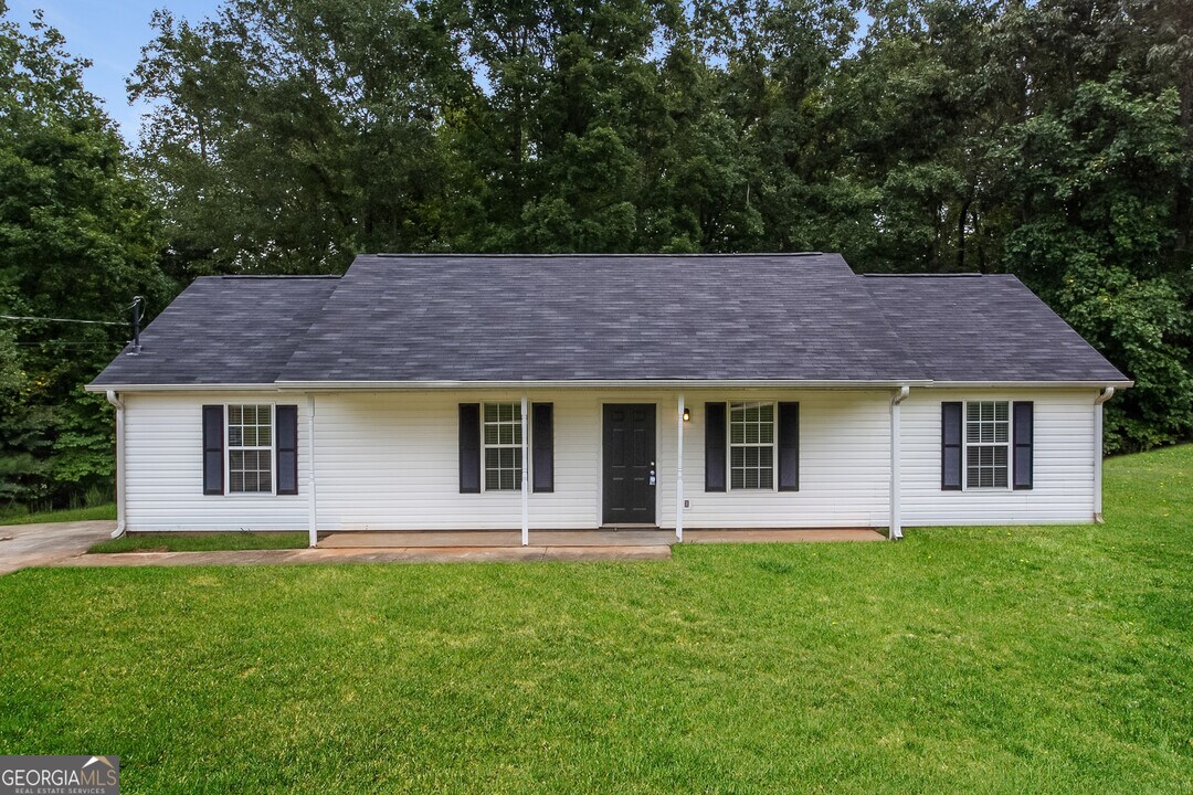 120 Whitehead Dr in Covington, GA - Building Photo